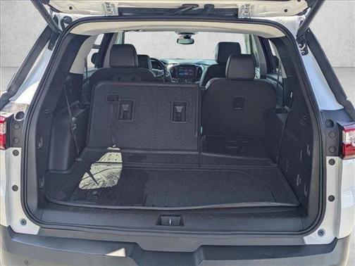 Iridescent Pearl Tricoat 2020 Chevrolet Traverse RS