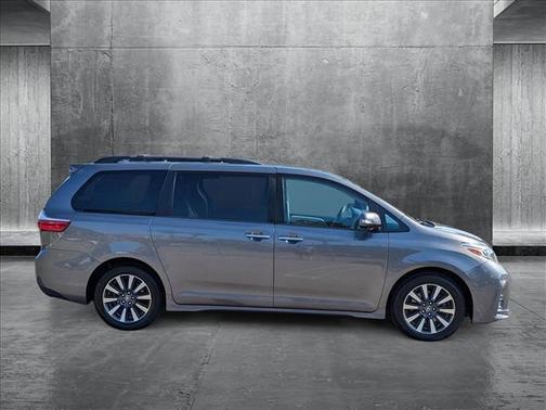 2019 Toyota Sienna Limited Premium
