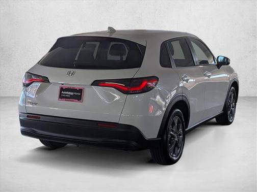 Platinum White Pearl 2026 Honda HR-V LX