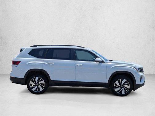 Pure White 2024 Volkswagen Atlas 2.0T SE w/Technology