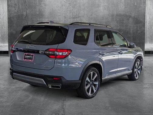 2025 Honda Pilot Touring 8-Passenger