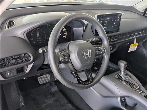 Platinum White Pearl 2026 Honda HR-V LX