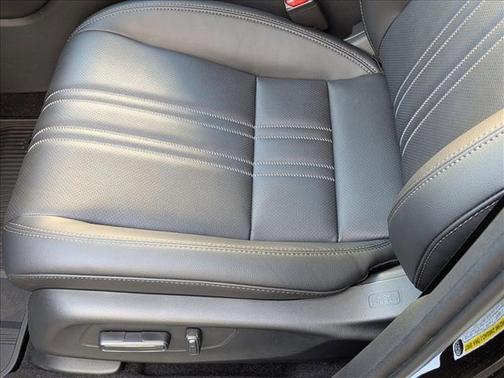 Crystal Black Pearl 2027 Honda HR-V EX-L