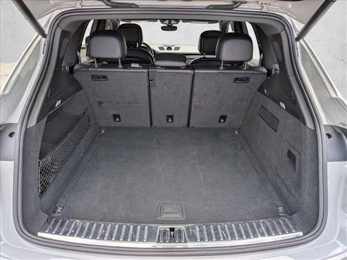 Chalk 2023 Porsche Cayenne Platinum Edition