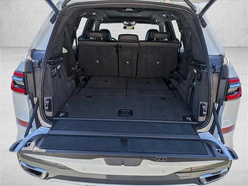 Alpine White 2023 BMW X7 xDrive40i