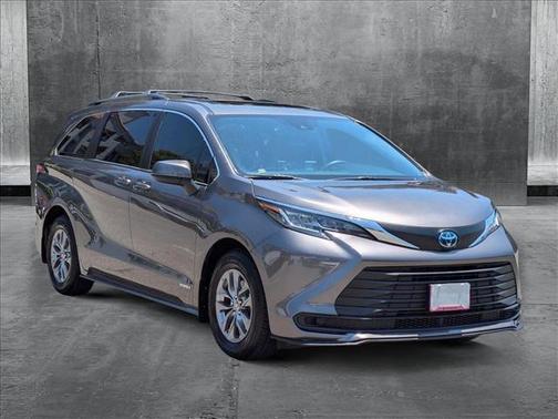 2021 Toyota Sienna LE
