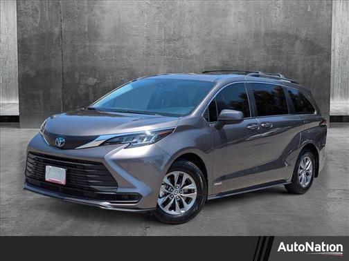 2021 Toyota Sienna LE