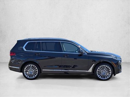 Black Sapphire Metallic 2023 BMW X7 xDrive40i