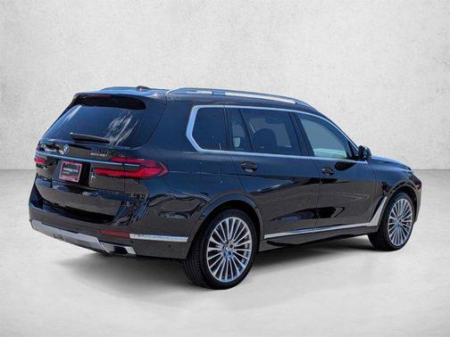 Black Sapphire Metallic 2023 BMW X7 xDrive40i