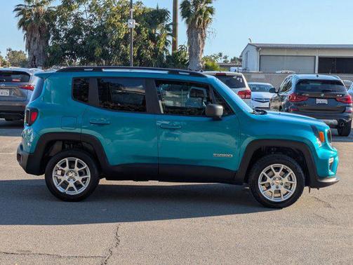 Bikini Metallic Clearcoat 2022 Jeep Renegade Latitude