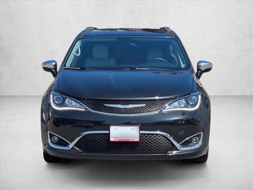 Brilliant Black Crystal Pearlcoat 2017 Chrysler Pacifica Limited