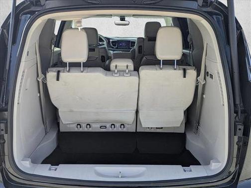 Brilliant Black Crystal Pearlcoat 2017 Chrysler Pacifica Limited