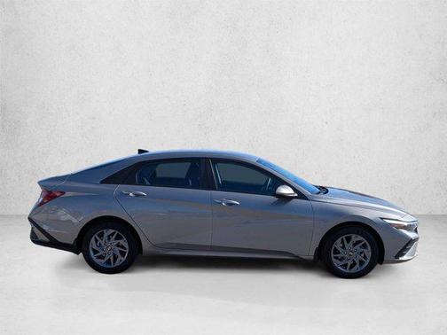 Fluid Metal 2024 Hyundai ELANTRA SEL