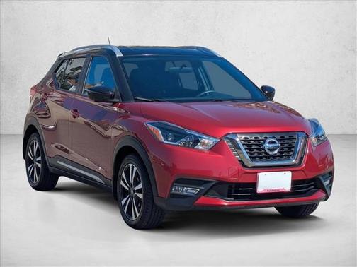 Cayenne Red/Super Black 2018 Nissan Kicks SR