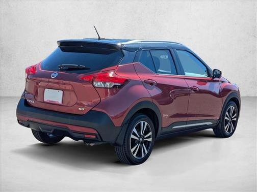 Cayenne Red/Super Black 2018 Nissan Kicks SR