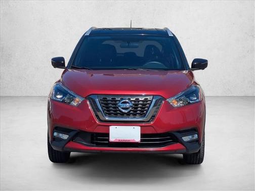 Cayenne Red/Super Black 2018 Nissan Kicks SR