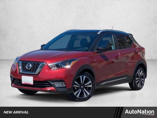 Cayenne Red/Super Black 2018 Nissan Kicks SR