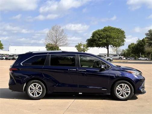 2021 Toyota Sienna Platinum 7 Passenger