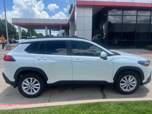 2024 Toyota Corolla Cross LE