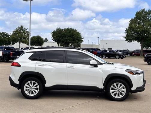 2024 Toyota Corolla Cross LE