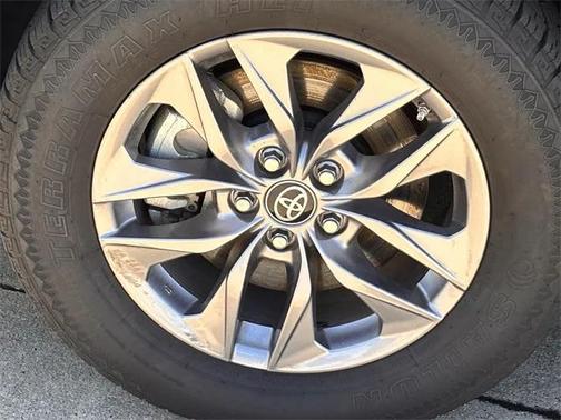 2023 Toyota Sienna LE