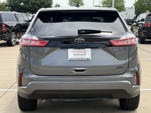Carbonized Gray Metallic 2024 Ford Edge SE