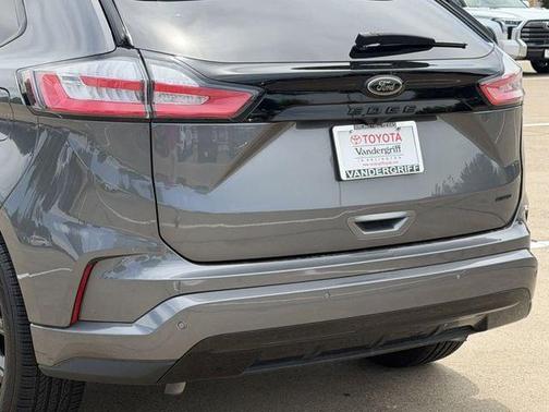 Carbonized Gray Metallic 2024 Ford Edge SE