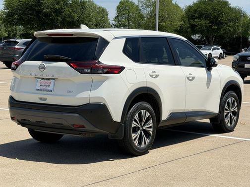 Pearl White Tricoat 2023 Nissan Rogue SV