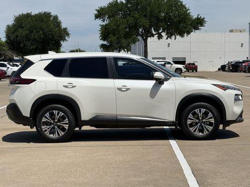 Pearl White Tricoat 2023 Nissan Rogue SV