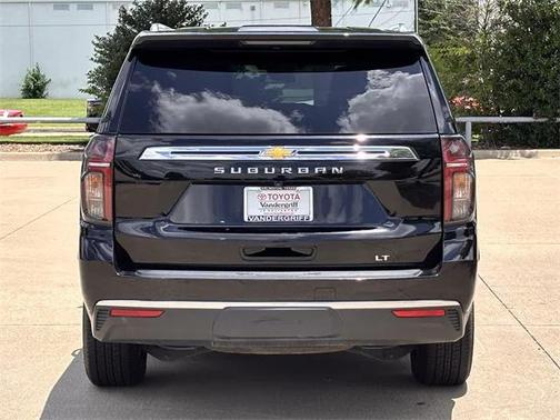 2023 Chevrolet Suburban LT