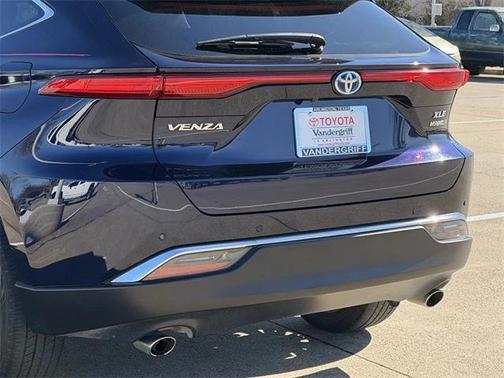 2022 Toyota Venza XLE