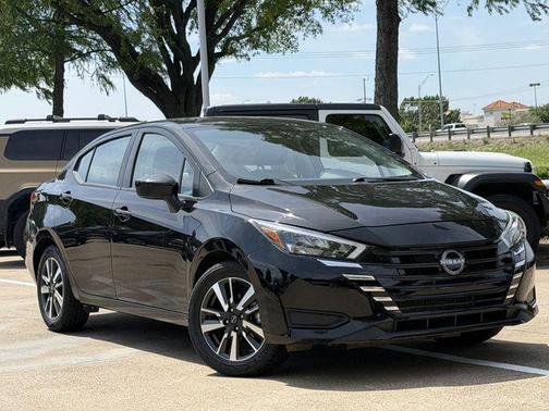 Super Black 2025 Nissan Versa 1.6 SV