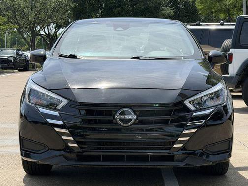 Super Black 2025 Nissan Versa 1.6 SV