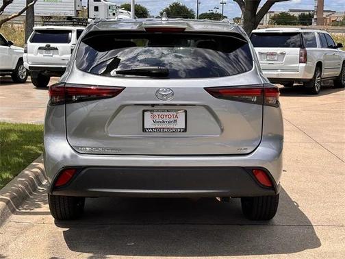 2024 Toyota Highlander XLE