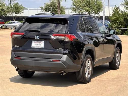 2022 Toyota RAV4 Hybrid LE