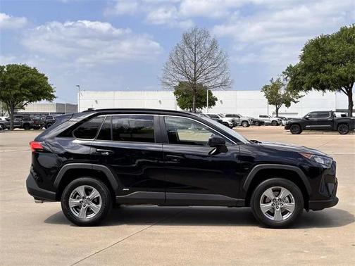 2022 Toyota RAV4 Hybrid LE