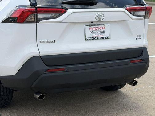 Ice Cap 2025 Toyota RAV4 Hybrid LE