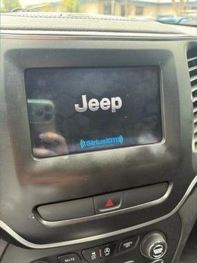 Bright White Clearcoat 2019 Jeep Cherokee Latitude Plus