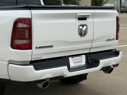 Ivory White Tri-Coat Pearlcoat 2021 RAM 1500 Laramie