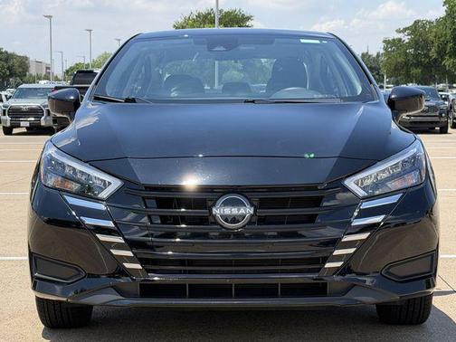 Super Black 2025 Nissan Versa 1.6 SV