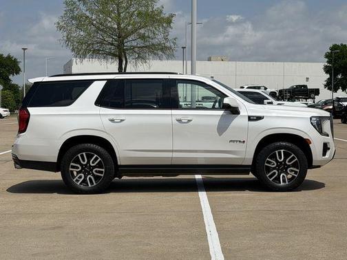 White Frost Tricoat 2022 GMC Yukon 4WD AT4