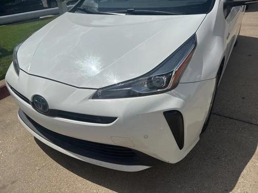 2021 Toyota Prius LE