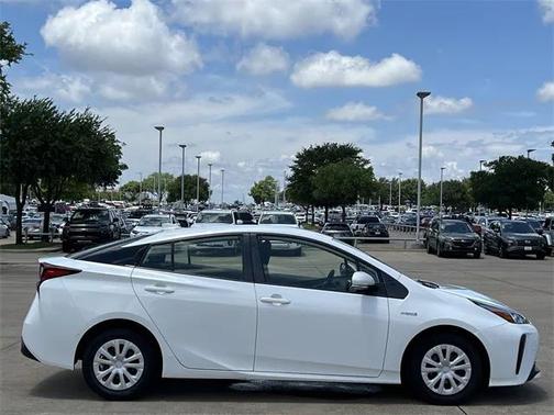 2021 Toyota Prius LE