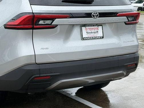 Celestial Silver Metallic 2024 Toyota Grand Highlander Platinum