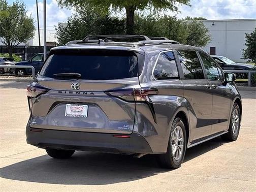 2023 Toyota Sienna LE