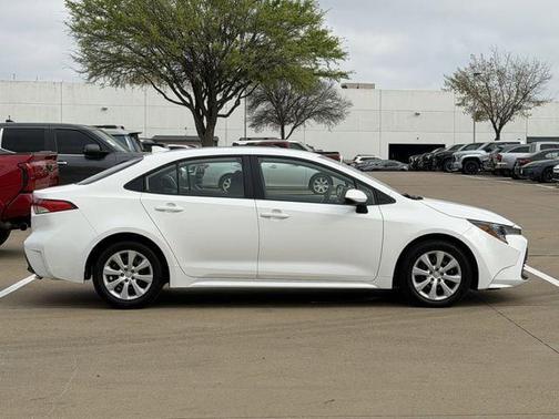 Ice Cap 2025 Toyota Corolla LE