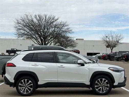 2024 Toyota Corolla Cross XLE