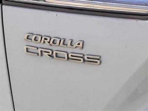 Pearl 2023 Toyota Corolla Cross L