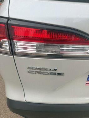 Pearl 2023 Toyota Corolla Cross L