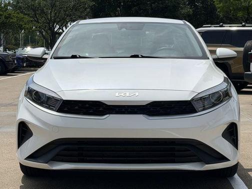 Snow White Pearl 2023 Kia Forte LXS